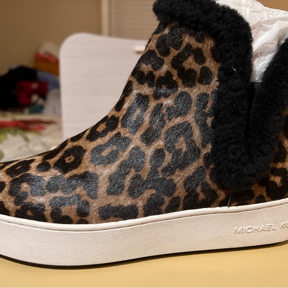 Michael Kors Ashlyn Shearling Lined Bootie   in Leopard print  Sz 8.5  RARE - Picture 4 of 15
